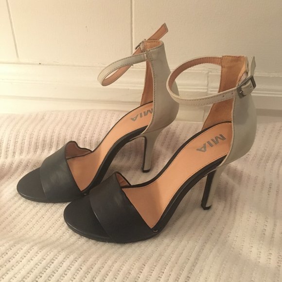 MIA Black and White Stilettos - Picture 4 of 5